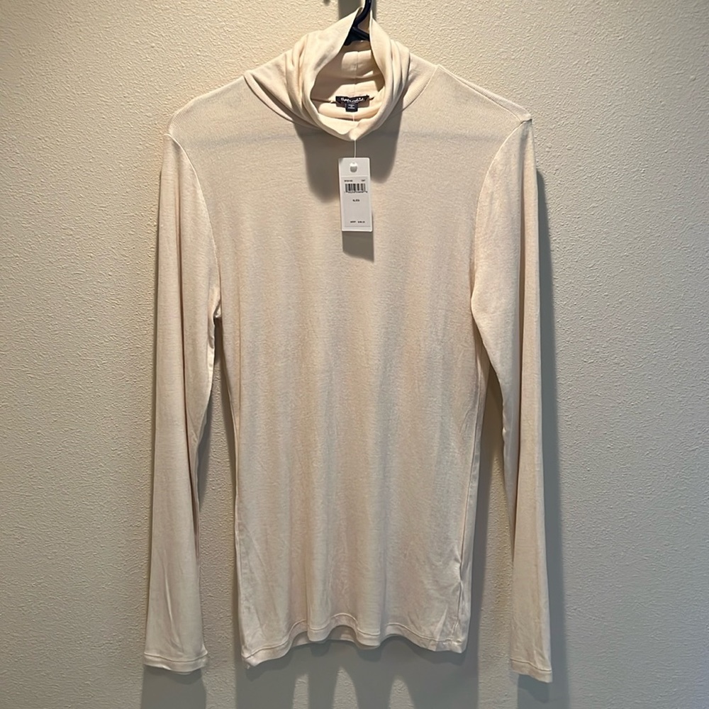 Splendid Long Sleeved Turtle Neck Top
